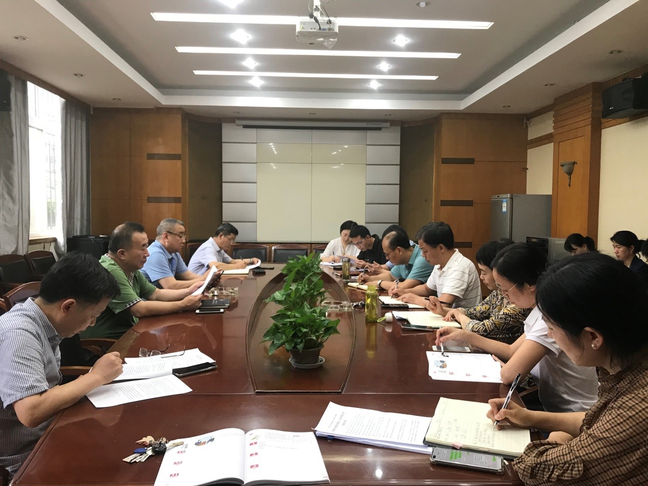 公司举行党委理论学习中心组（扩大）专题学习会