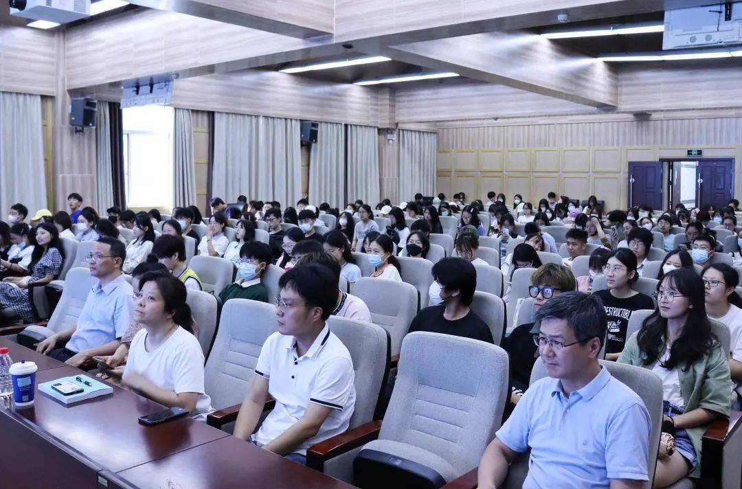 【“教与学的革命”珞珈论坛必一运动分论坛】丨公司召开2021级本科生分专业指导会