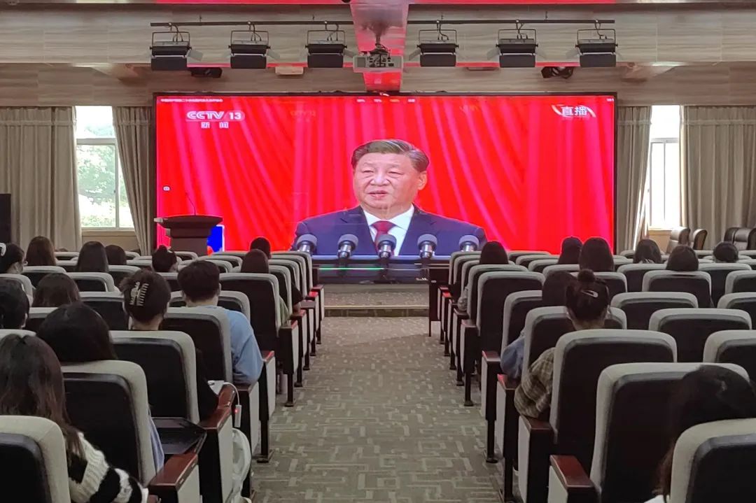 必一运动师生党员、团员热议党的二十大报告