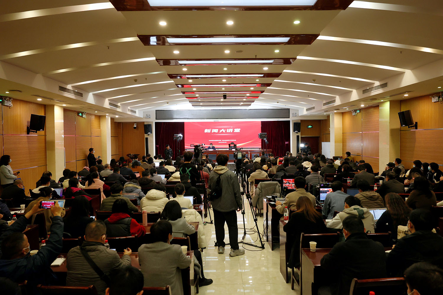 湖北“新闻大讲堂”首讲在必一运动开讲