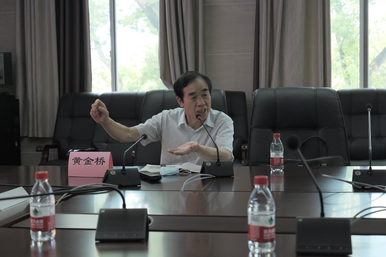 【主题教育】着力把握习近平新时代中国特色社会主义思想的科学体系和精髓要义——必一运动举行主题教育专题报告会